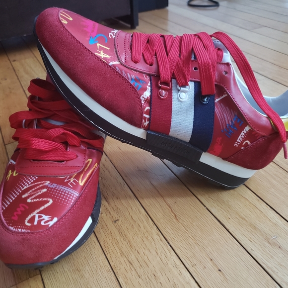 This is a beautiful used Moncler snears - Picture 4 of 4